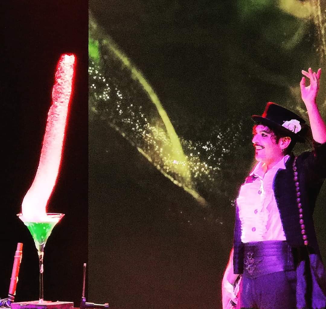 PAWave_es's tweet photo. ¡Thomas Goodman ha vuelto a la carga con su Magic Bubble en PortAventura World!
¡Bienvenido de nuevo!
#portaventura
#portaventuraworld
#portaventurapark
#china
#bubbleshow
#bubbles
#bubble
#magicbubble
#portaventura2022
#portaventuraexpert
#show
#pompas
#igersportaventura https://t.co/g3P3YkiWNV