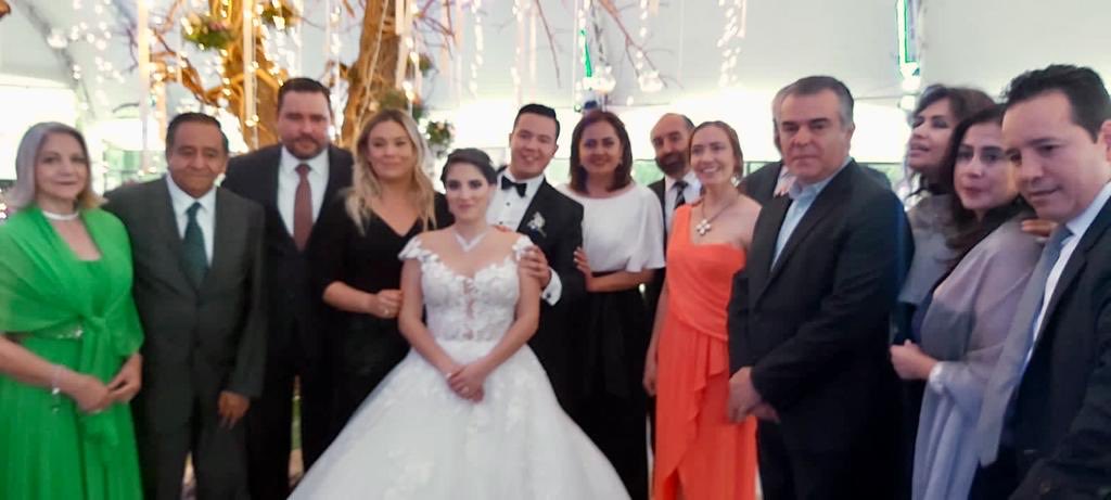 AnaLiliaHerrera's tweet photo. Un privilegio compartir con nuestros queridos ⁦@irburges⁩ y @adrizCf⁩ la decisión firme y amorosa de convertirse en familia. 

¡Muchas felicidades! 👰🏻‍♀️🤵🏻❤️ https://t.co/Q85S7IF4VM