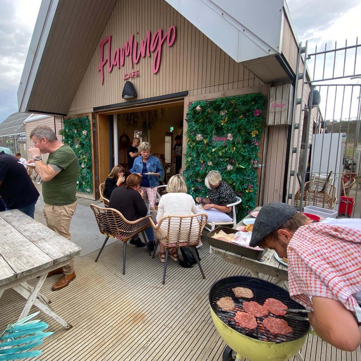 GrahamLowPT's tweet photo. Great company, great food, great views…. What a brilliant day for our members Summer BBQ 😁 Thank you so much to flamingocafeseaham and sjetherington 👨‍🍳 for putting on a fantastic event for us! 🙌 https://t.co/oZRIRldMoQ https://t.co/VKOsPje9zD