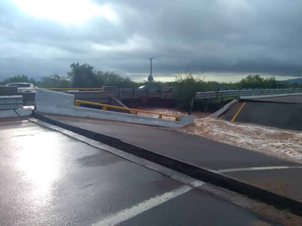 cepcsonora's tweet photo. ALERTA CARRETERA
Se reporta daño en el puente El Valiente en la carretera internacional Hermosillo - Guaymas km. 138, se recomienda no tomar esa vía, Guardia Nacional y Caminos y Puentes ya trabaja en el lugar. https://t.co/EPZwwOuuKv