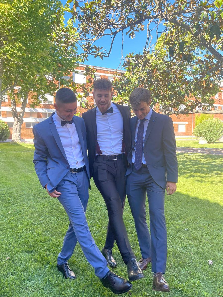 Prauds_089's tweet photo. Boda #CyC
¡Que vivan los novios! 💍 https://t.co/Bxdn9FfSHj