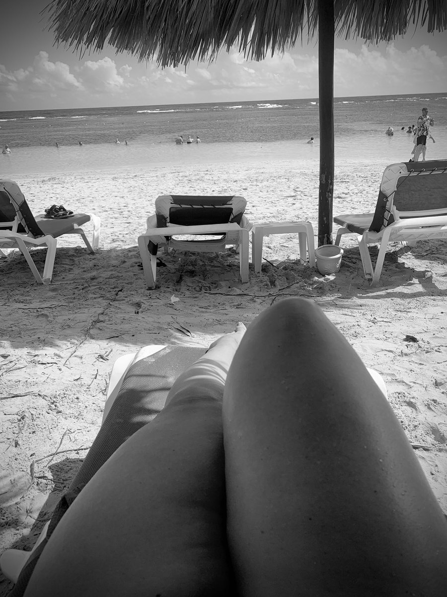 MJBG631's tweet photo. ¡¡En el paraíso!! 💋
#FelizDomingo https://t.co/HpX8Qs3GQu