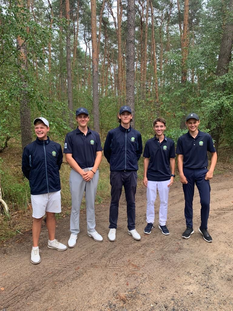 Golf_Seddin's tweet photo. Die AK16 Jungen des @Golf_Seddin  (Leon Müller, Pinot Stotko, Benjamin Archbold, Finian Lenz, Paul Biller) gewinnt in Prenden das 1. Brutto mit 220 Schlägen und 8 Schlägen Vorsprung vor Wannsee. Hier war die 76 von Paul schon ein Streicher!💪
#golfturnier #jugendliga @golf_seddin https://t.co/Nw0V2eHTVt
