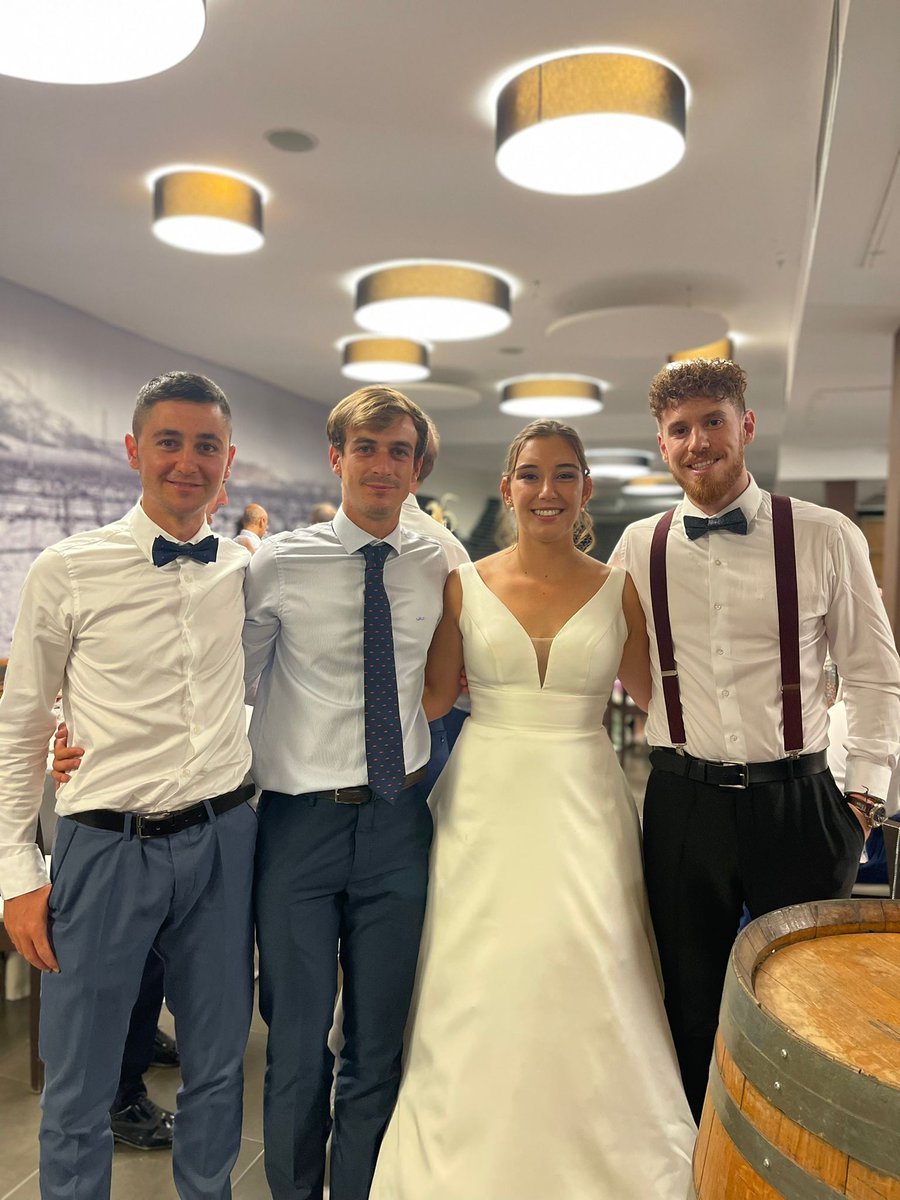 Prauds_089's tweet photo. Boda #CyC
¡Que vivan los novios! 💍 https://t.co/Bxdn9FfSHj