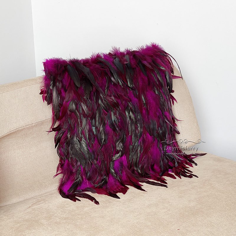 New Arrival 🤔 
Feather pillows feather a unique style for your room. #new #fur #pillow #pillowcase #pillowcover #cushion #furcushion #cushioncase #cushioncover #indoorstyle #indoordecor #indoorinspo #bedroomfashion #bedroomstyle #bedroomdecor #homedecor #homestyle #homeinspo