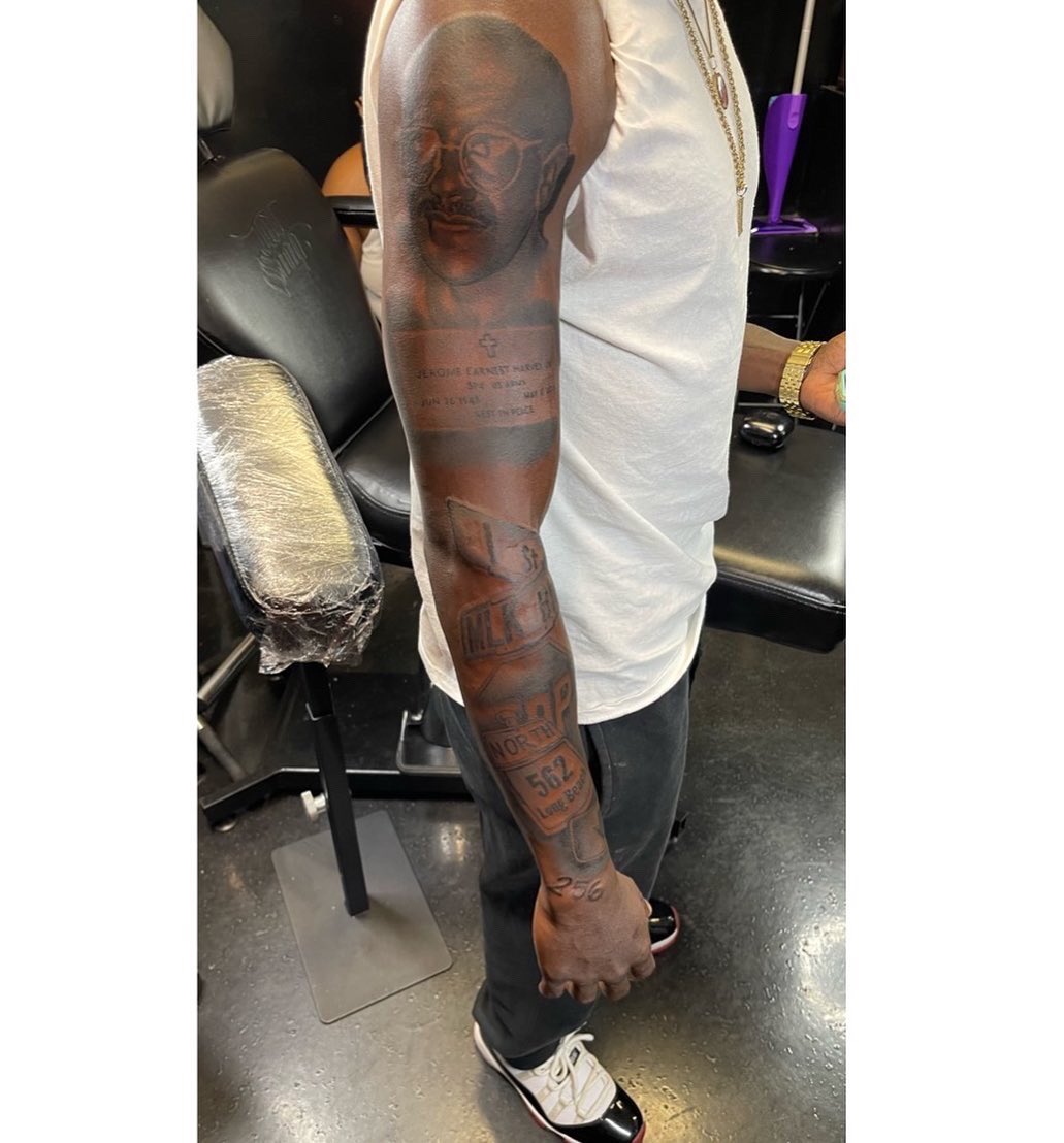 Lil_CAli256's tweet photo. Keep Watching Ova Me OG Keep Talkin To Da Man Above About Me I Kno You Been Lookin Out For Me. I Love You Pops Not A Day Goes By That Ion Wish I Could See You One Last Time… You Foreva Living Through Me 🙏🏿❤️🤞🏿
#DedicatedToYouMyBestFriend
#MyRightHandMan
#MyRightArmMan https://t.co/sDYb7DH8eh