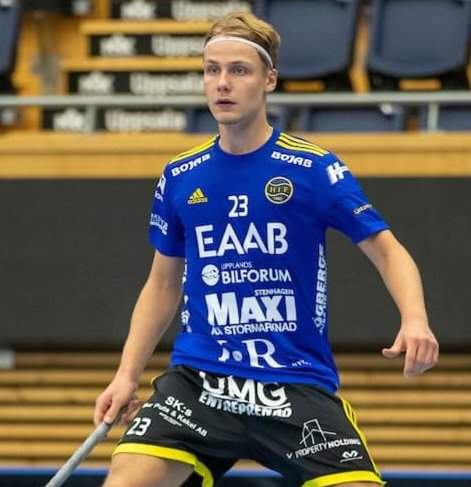 HagundaIF's tweet photo. GRATTIS till herrlagets back Niclas Sundblad  som har blivit uttagen i U19-landslagets trupp till Euro Floorball Tour!

EFT avgörs i St Gallen i Schweiz den 2-4 september.

Foto: @PEBOFoto https://t.co/lg1UN678Ut