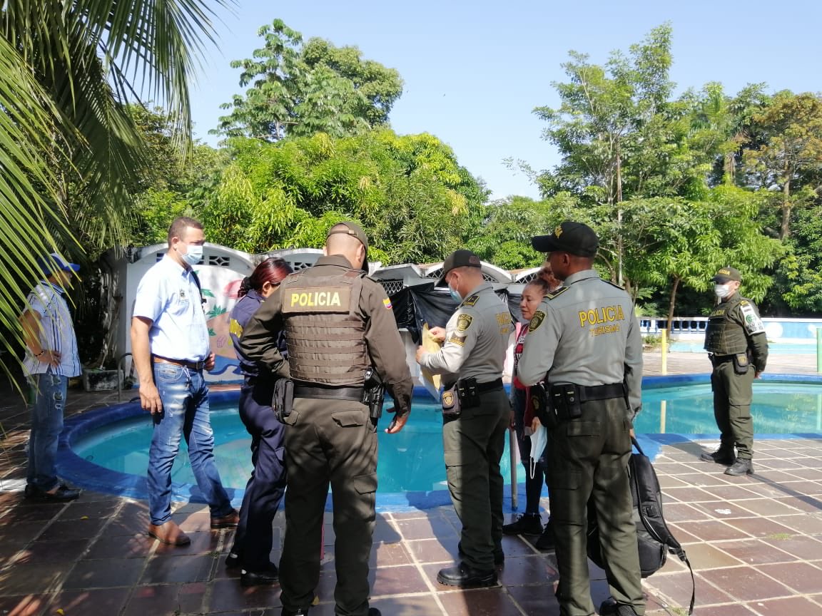 ProteccionPonal's tweet photo. #Sahagún📍 | Buscamos garantizar   la seguridad de los visitantes. 

Realizamos la suspensión de la actividad económica por no cumplir con los requisitos para garantizar la seguridad. 

#TurismoSeguro https://t.co/rOFijUUNAu