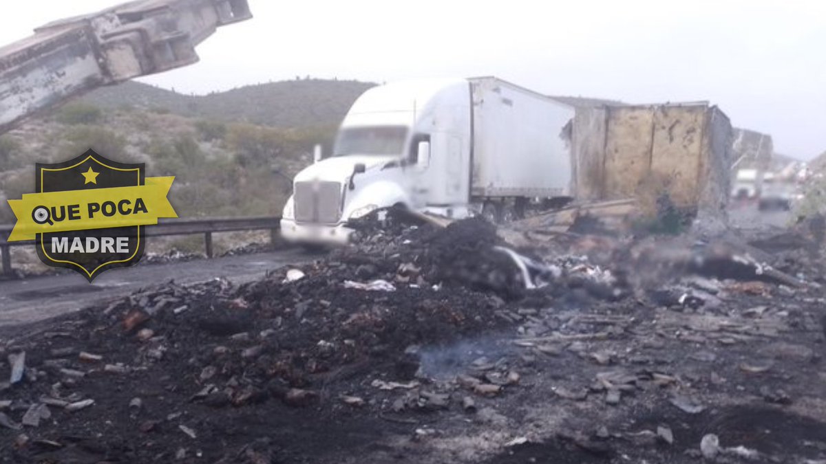 QuePocaMadreMex's tweet photo. ACCIDENTE VIAL ⚠🚑

Esta mañana se reportó un fuerte accidente de un tráiler en #NuevoLeón, en la carretera #Matehuala-#Saltillo, tramo #Matehuala-#PuertoMéxico. Por maniobras de cuerpos de rescate se tuvo que cerrar la circulación vial en ambos sentidos. https://t.co/fpFXFn9foM