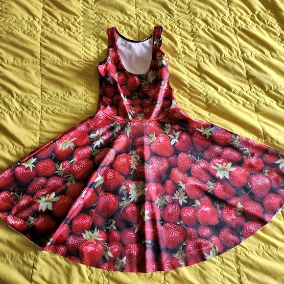 ChaiTeaQueen's tweet photo. So good I had to share! Check out all the items I'm loving on @Poshmarkapp from @Welshgirl141 #poshmark #fashion #style #shopmycloset #blackmilk: https://t.co/WAfjeD2ecx https://t.co/cjCWMeqttg