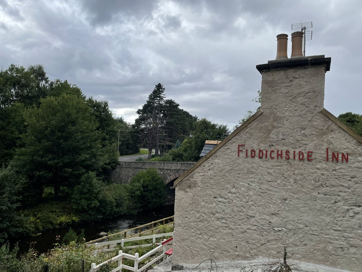andiabz's tweet photo. Pints by the river @FiddichsideInn #Speyside #FiddichsideInn https://t.co/AYlLlHehFl
