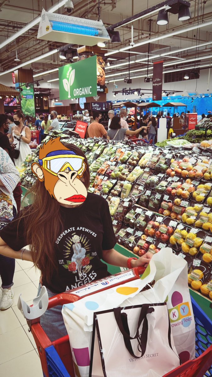 Tall_T_'s tweet photo. Shopping with Wifey 🤍 @DApeWives are all about organic growth ✨🌿 #Dawmerch #Dawlover #Dawart #Dawsome https://t.co/dW7xl9qQP8