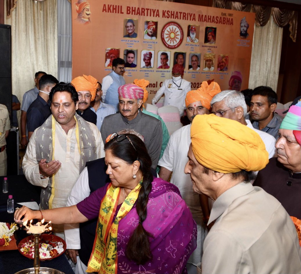 VasundharaBJP's tweet photo. आज अखिल भारतीय क्षत्रिय महासभा की राष्ट्रीय कार्यकारिणी की बैठक में हिस्सा लिया।

#AkhilBhartiyaKshatriyaMahasabha https://t.co/VInTww3fTg