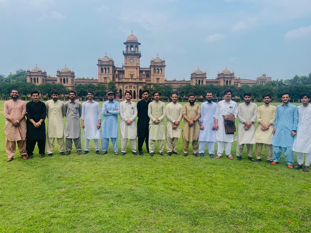 Inzee_Islamian's tweet photo. Islamian Reunion Batch 2018-20 ❤ 
Islamia College Peshawar ❤ https://t.co/DQHNaewfth