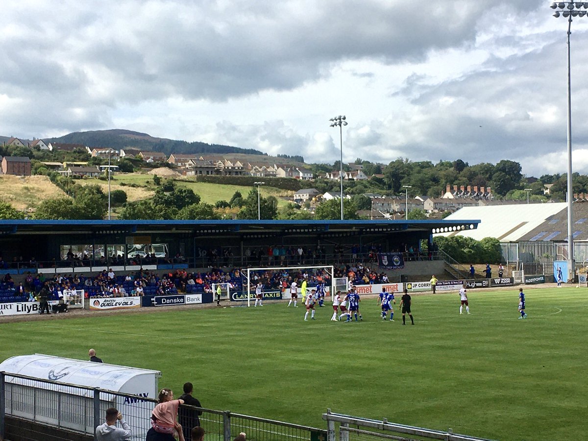 PaulVance63's tweet photo. Newry City v Linfield - Danske Bank Premiership - The Showgrounds, Greenbank Industrial Estate, Newry, Co Down… #NEWLIN #NewryCity  #NCAFC #LinfieldFC #AFJ #DanskeBankPrem #NIFL #Blues https://t.co/TjH4YEa55g