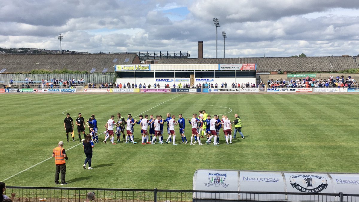 PaulVance63's tweet photo. Newry City v Linfield - Danske Bank Premiership - The Showgrounds, Greenbank Industrial Estate, Newry, Co Down… #NEWLIN #NewryCity  #NCAFC #LinfieldFC #AFJ #DanskeBankPrem #NIFL #Blues https://t.co/TjH4YEa55g