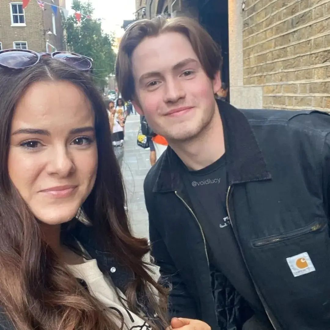 kitconnor_mx's tweet photo. [📷 • 210822] Kit junto a fans!🤍✨️ https://t.co/1OHEKKLDBp