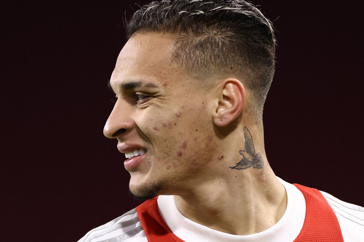 UtdPlug's tweet photo. Do you think he’ll sign? #MUFC 🇧🇷🔴 https://t.co/hpIa4Tjmns
