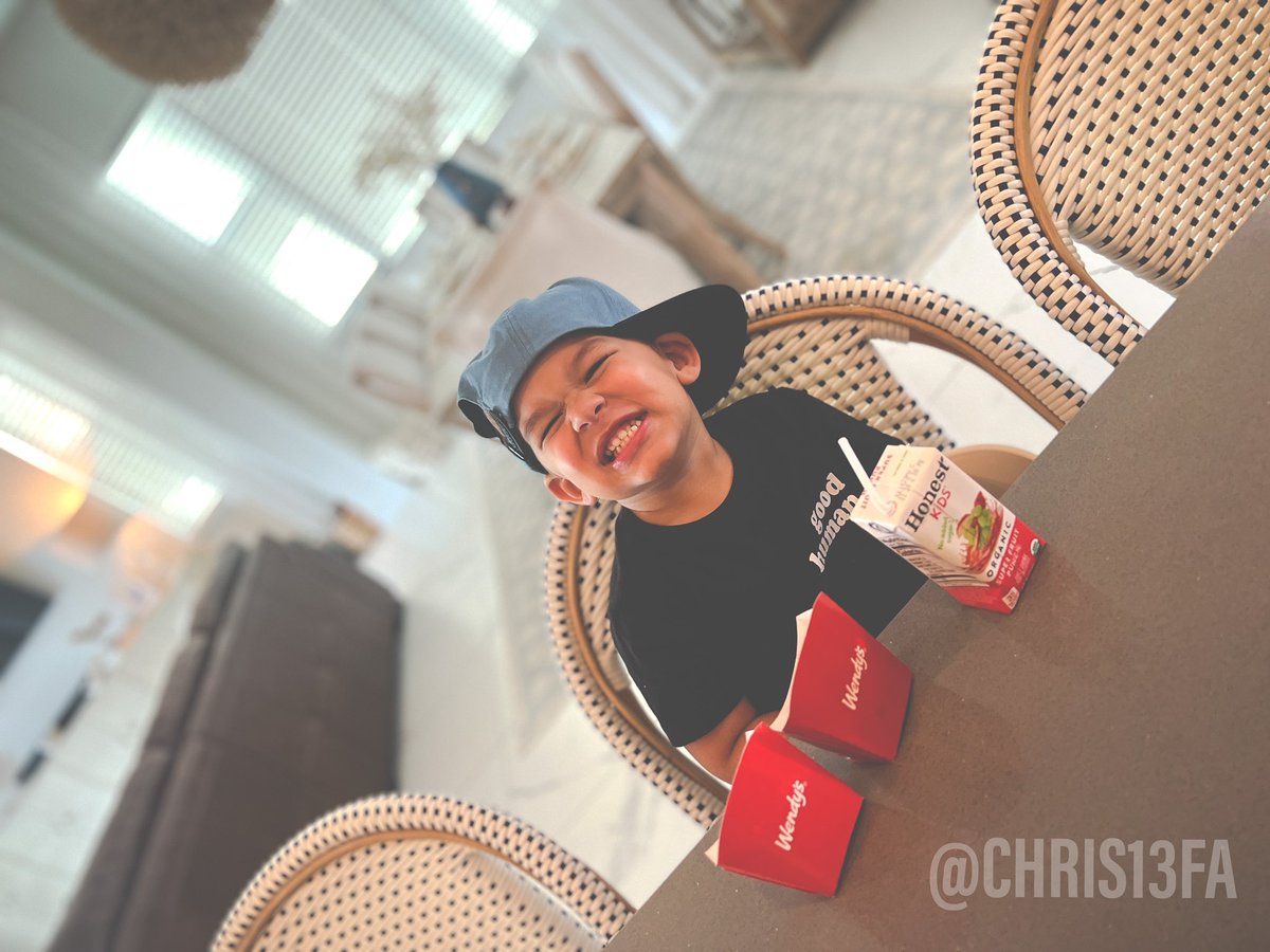 Chris13FA's tweet photo. @Wendys y’all got some more nugs for lil Cole Cole or nah. https://t.co/M4pzQKLX5M