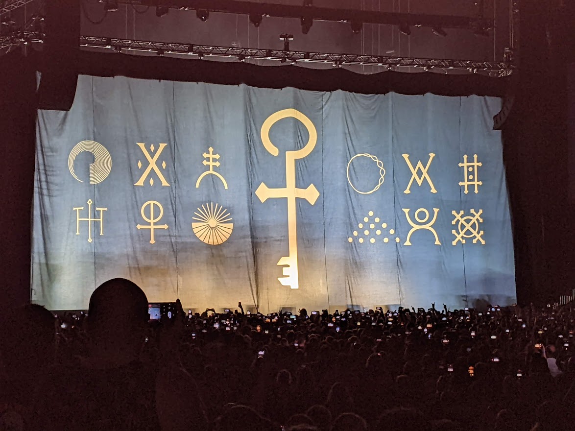 Arroundtable's tweet photo. Check out our concert review of @GretaVanFleet and @TPROfficial in Montreal this past week. If you were there let us know what you thought of the show !!!!
#arountable #blog #music #concert #entertainment #rock

https://t.co/ocMZGMX2BM https://t.co/bte0Jv7jly