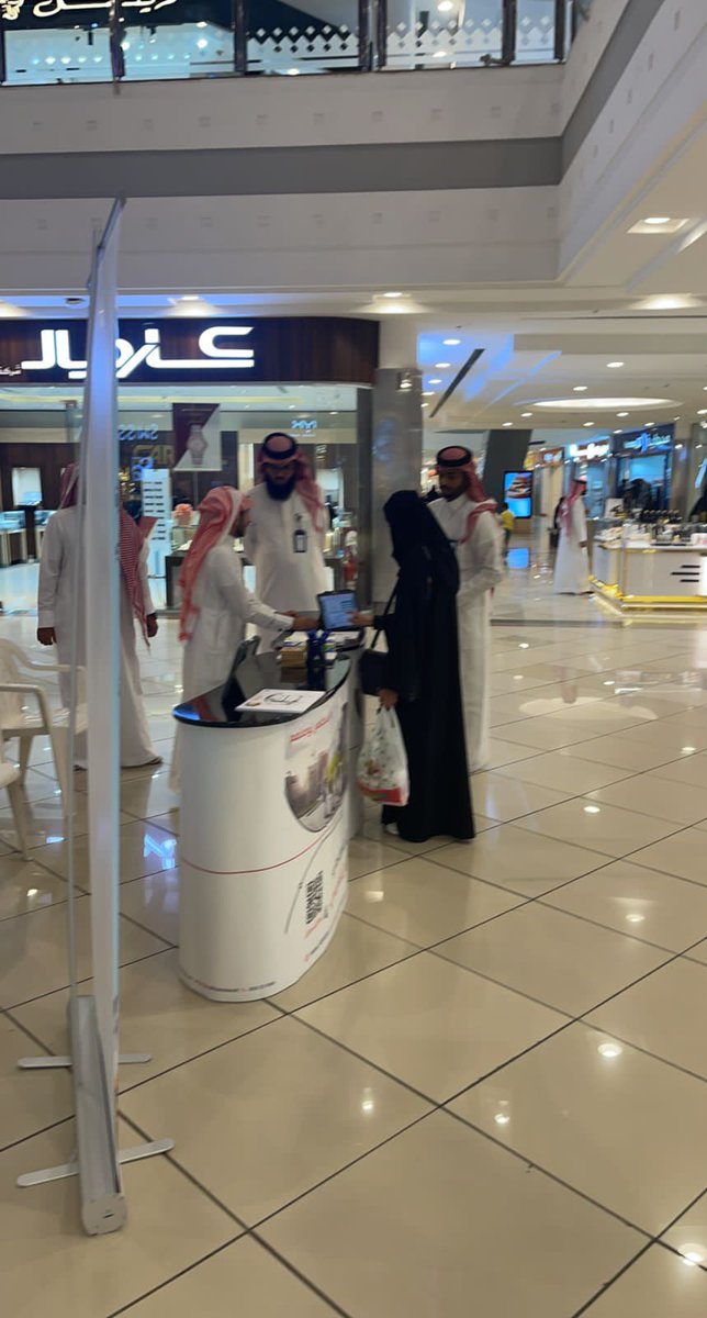 MOE_EEH's tweet photo. #يحدث_الآن 
انطلاق حملة التعريف بخدمة النقل المدرسي بمجمع أسواق العثيم لمساعدة  أولياء أمور الطلاب  والطالبات في عملية التسجيل في الخدمة #تعليم_الأحساء 
@moe_gov_sa https://t.co/gXnQuoSXJB