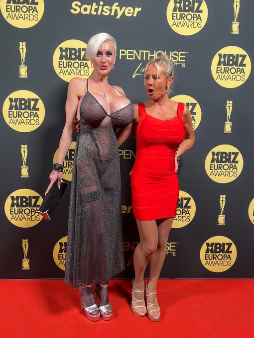 Truly amazing emotion of @Victoria_Nova_ right on the red carpet 😂 @XBIZ 🏆🇩🇪 https://t.co/zgAeUm9uIB<a class="tags" href="/tag/victoria_nova_">@victoria_nova_</a>