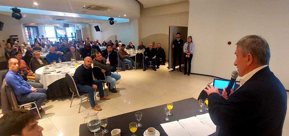 biencuyano's tweet photo. #ConIdeas y fuertes críticas a los últimos 20 años de gestión nacional y el atraso de Mendoza, el desarrollismo expuso ante 100 empresarios y referentes productivos "Debemos construir un proyecto común evitando caer en anteojeras ideológicas" dijo Totero https://t.co/89USD1CQSV https://t.co/9zME09yfRe