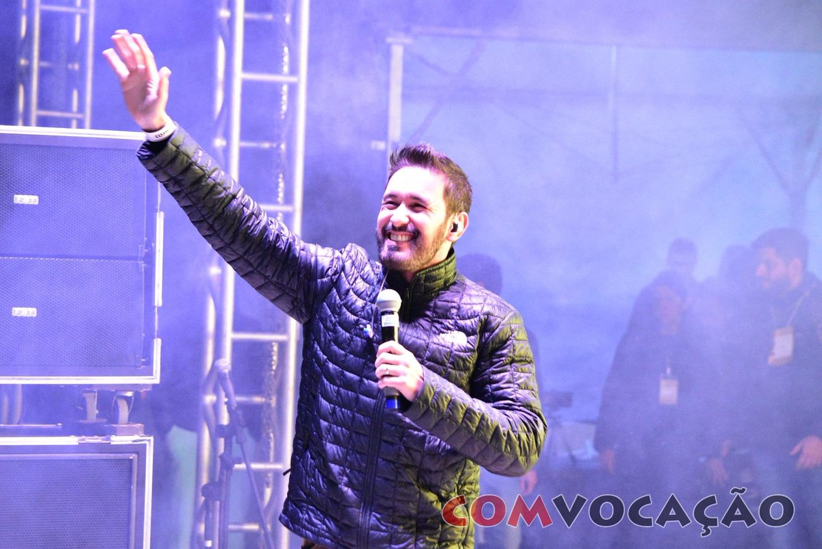 Com_Vocacao's tweet photo. E ontem quem fechou a noite perfeitamente foi o incrível Tony Alysson! Para conferir mais fotos e a entrevista completa dele acesse as demais redes sociais do #ComVocacao 🥰✨ https://t.co/9BCBo0W353