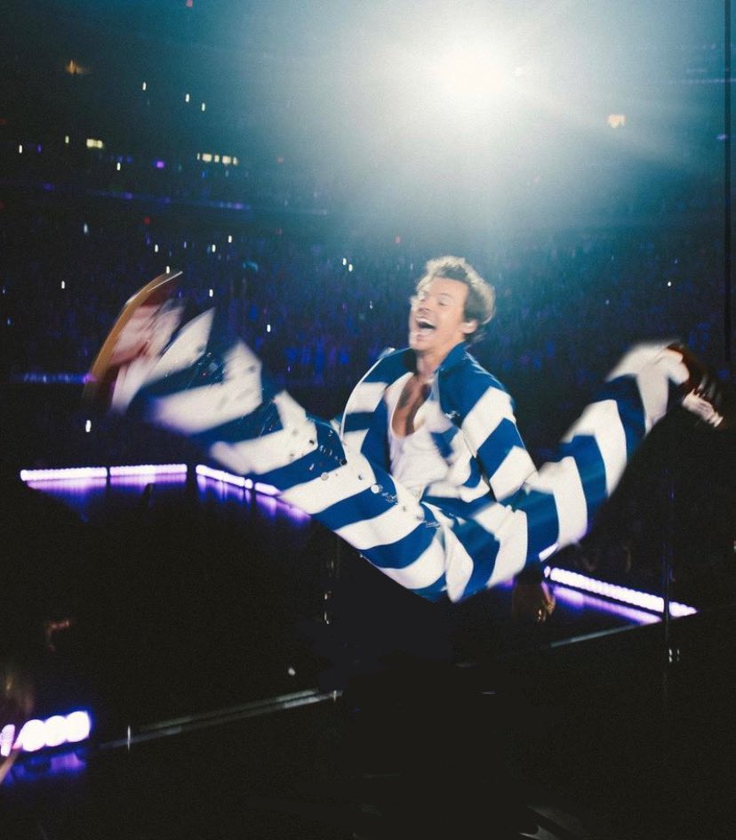 user127382151's tweet photo. @Harry_Styles https://t.co/D2gnmkMmwG