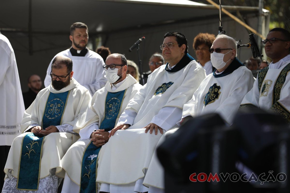 Com_Vocacao's tweet photo. Santa Missa - Solenidade da Assunção de Nossa Senhora #ComVocacao https://t.co/BdUBrHo9OT