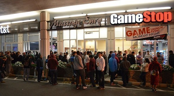 DramaticYT_'s tweet photo. Kids today will never experience a midnight release https://t.co/GQEuhE0gin