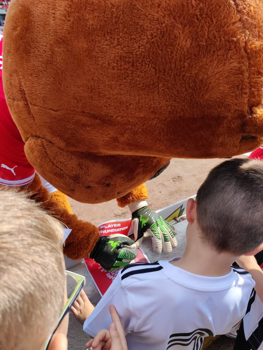 actionlees's tweet photo. Flag waving at Oakwell.  Not only the best day of the summer holidays but best day of his life Jackson says. @MPSClass8 @MapplewellSch @BarnsleyFC thanks for arranging @ellireds2 https://t.co/mOGVvxJ5pF