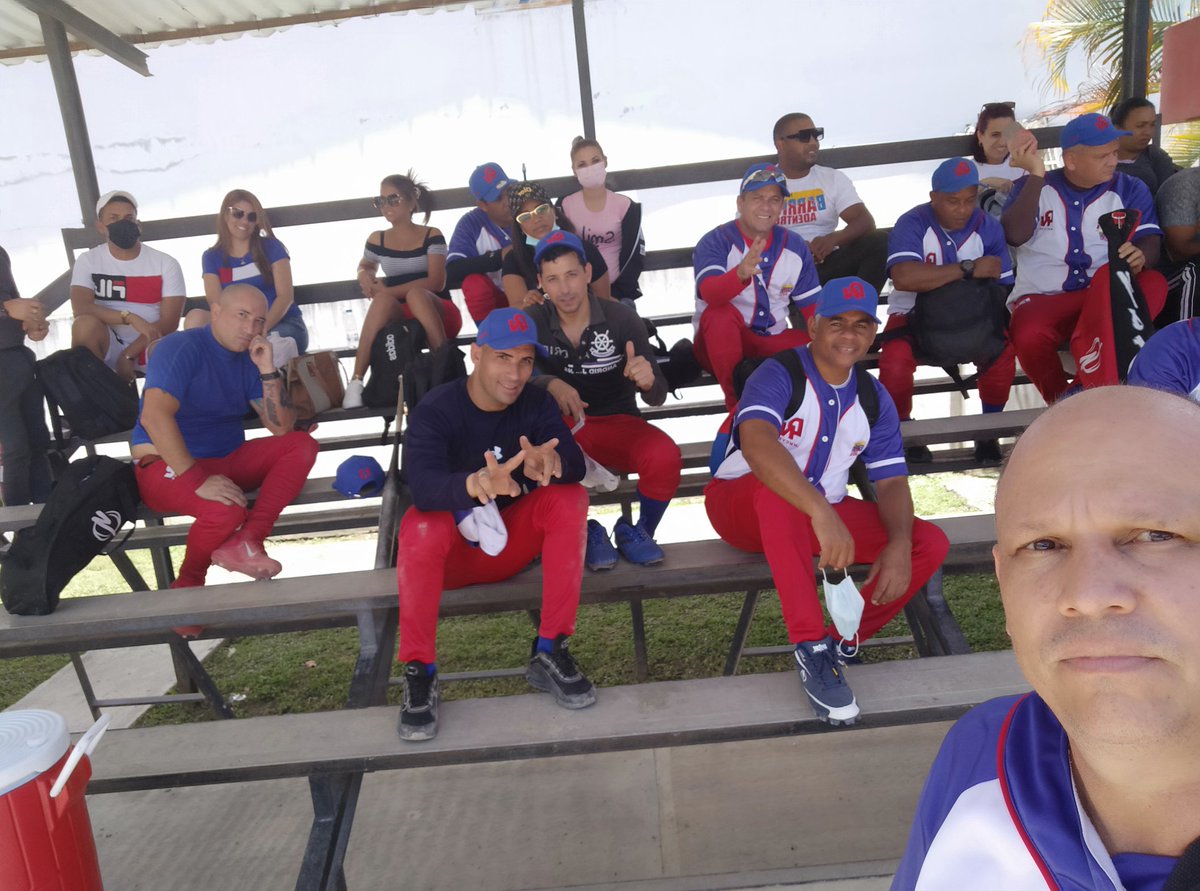 #EnDesarrollo: Copa de Softball entre las misiones sociales cubana en #Venezuela. El equipo de Distrito Capital derrotó 7 carreras por 4la Dirección Nacional de la Misión Médica Cubana.

#Cuba #CubaHonra #CubaPorLaPaz #CubaPorLaVida
