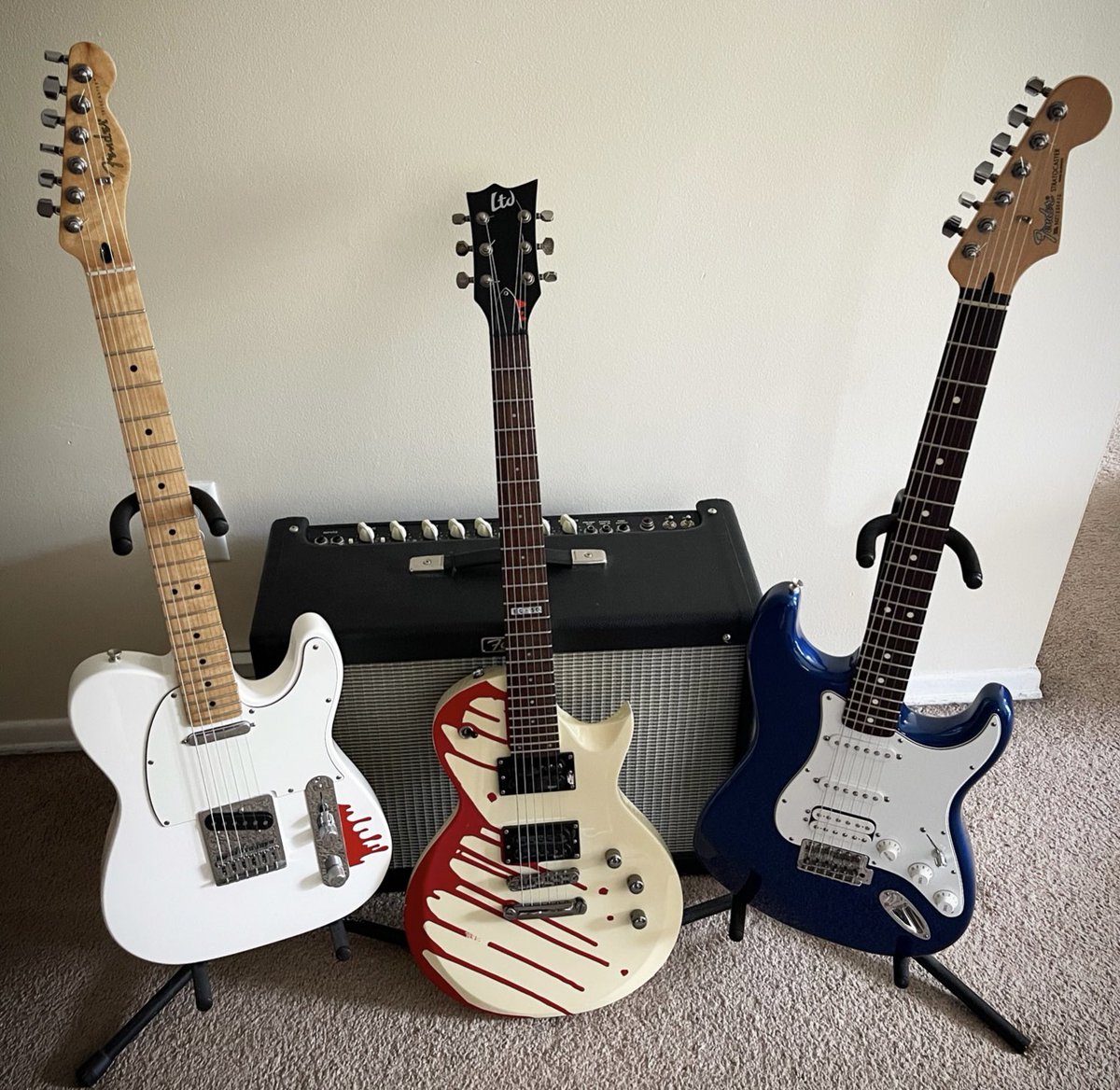 ALL GUITARISTS!! 

Post a pic of one of your guitars here. 

#guitars #guitarist #sundayvibes