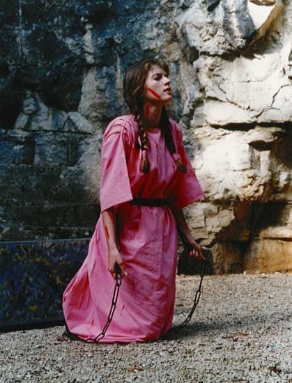 [ Spectacle historique 🐑 ]

Enfant du pays, Apolline espérait dès son plus jeune âge interpréter le rôle de Reine comme sa maman, Alexandra, qui a joué de 1995 à 1999. 

🎭Rendez-vous samedi 27 août et dimanche 28 août au théâtre des roches à Alise-Sainte-Reine