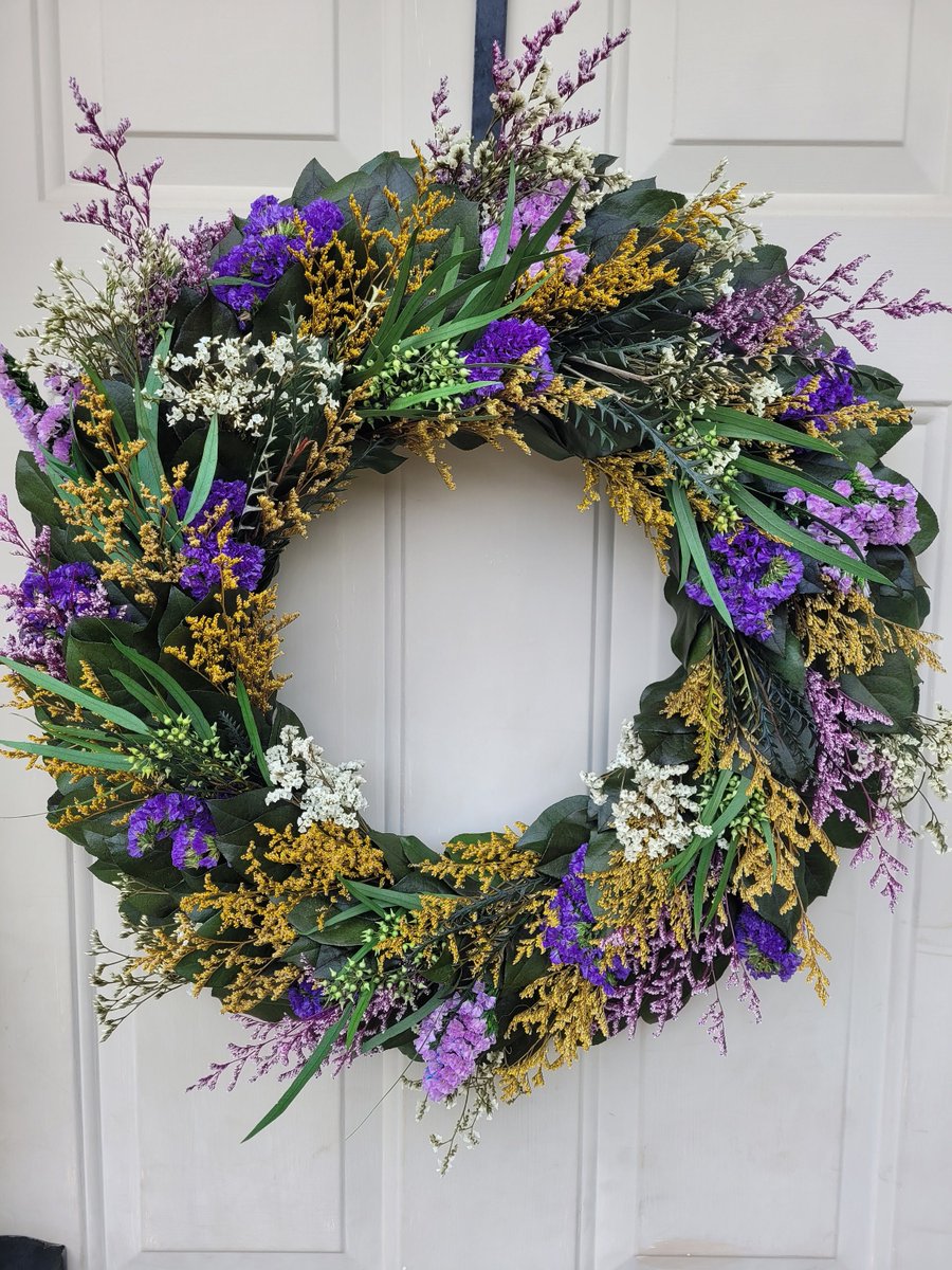 endlessblossoms's tweet photo. Fall wreath made with all natural preserved leaves can be displayed year- round. https://t.co/LXlhXA4B7r #fallwreaths #falldecor #giftidea #autumnwreaths #realwreaths #etsywreaths #countryfarmhouse #allseasons #eucalyptus #preserved #endlessblossoms https://t.co/7V1PYXZNhP