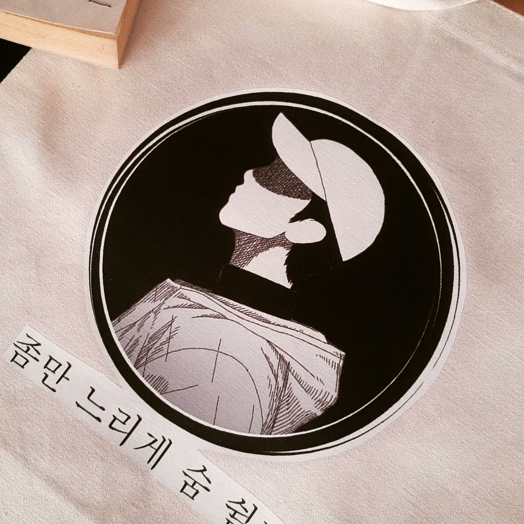 Xiro_and_Co's tweet photo. #RM #Mono #totebags in stock!
* 16.5' x 15' inches
* Rs 999/-
DM to order ✨ https://t.co/OA9fOTZUNu