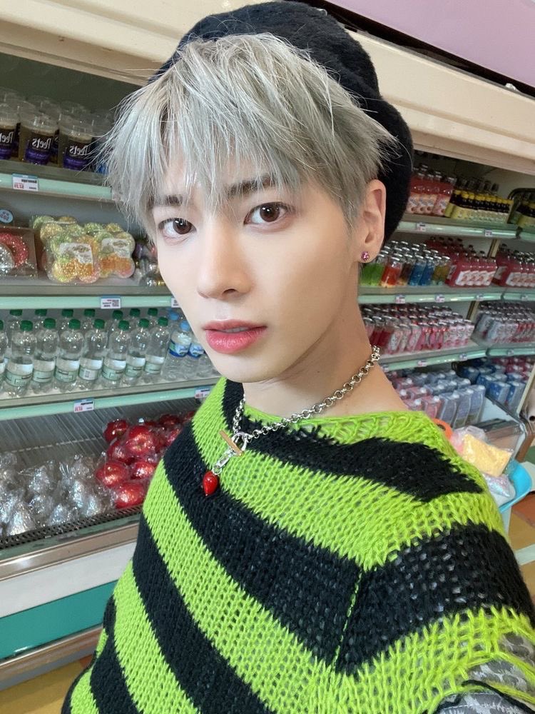 your_kusochek's tweet photo. коты в полоску мяу 💚
#TAEHYUN #태현 #TXT  #MSD #MOASELCADAY #MOABirthdayBash  #TOMORROW_X_TOGETHER https://t.co/2FoVGHzLp1