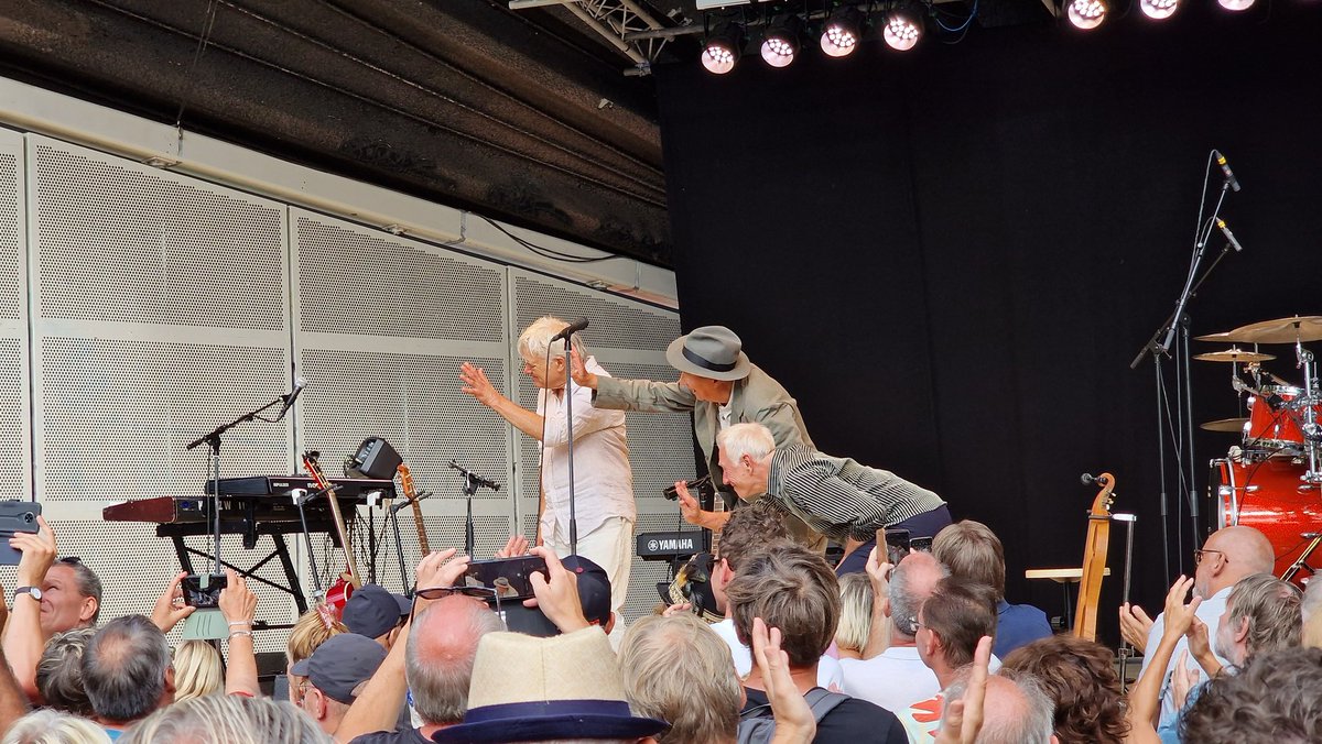 huugvanooijen's tweet photo. Als vanouds. Mooi concert.
#TheNits #vondelparkopenluchttheater #Amsterdam #Nits https://t.co/u351rPuB8R