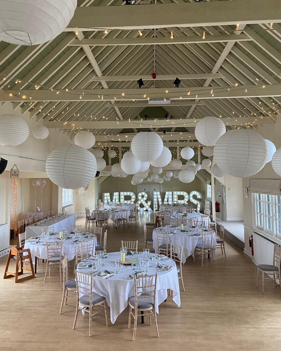 Classic, clean, chic 🤍
Beautiful décor for another beautiful day at Thorpeness Country Club. 

#weddingvenue #weddingdecor #suffolkweddings #weddingsuffolk #gethitched #weremarried #mrandmrs