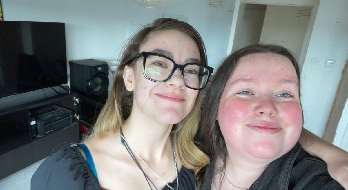 ifuxkinhatefoil's tweet photo. 1 year, 7 months, 13 days, 4 hours and 8 minutes later I got to meet my best friend who lives 5000 miles away:) wouldn’t have met her without corpse and corpsetwt, I’m incredibly happy and grateful rn🖤💙 https://t.co/617pxUbfvM