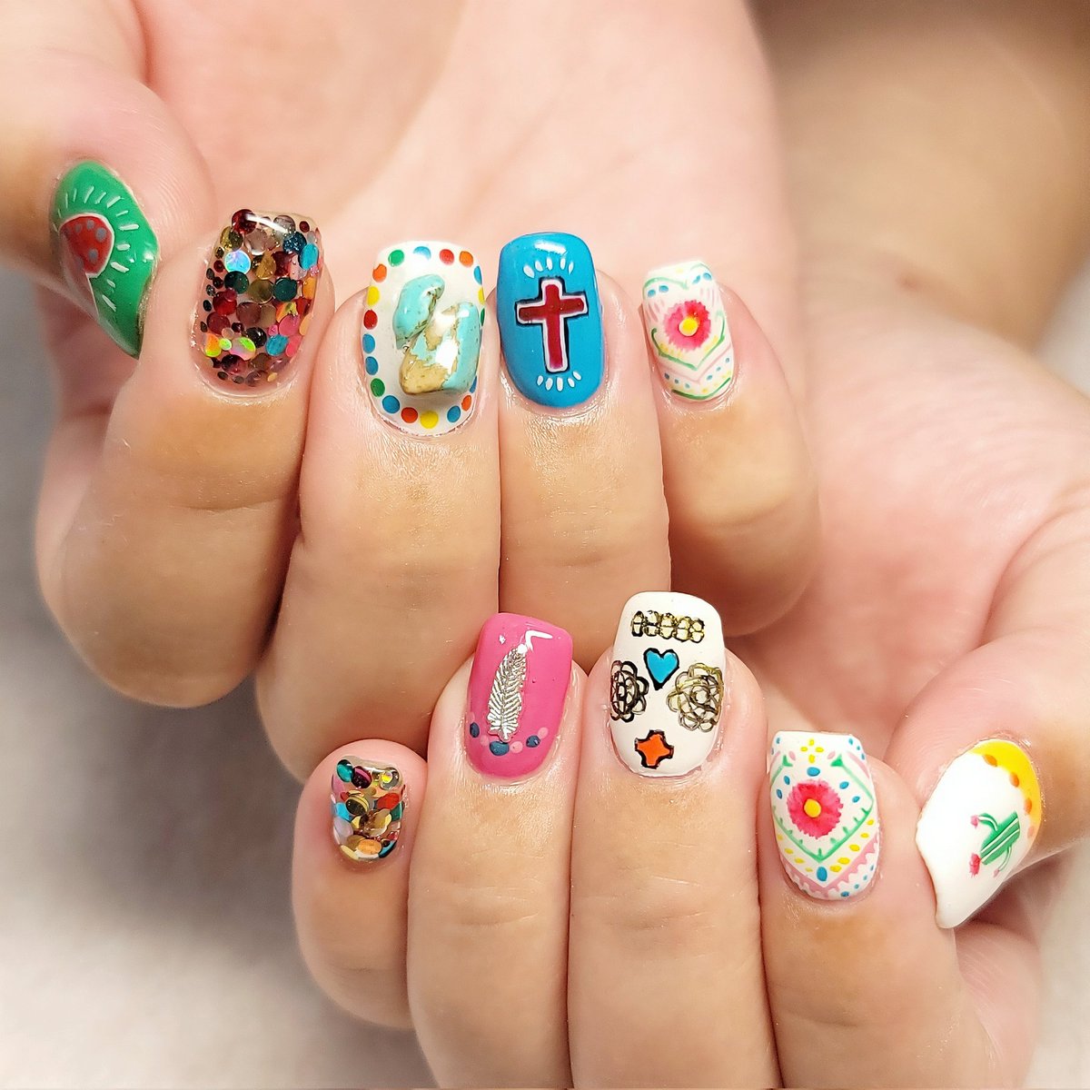 bethe_nail's tweet photo. お客様画像持ち込みネイル
カラフル♥
中指は顔みたいだけど別画像だったの
逆だと実はドクロ https://t.co/WguhRH71WU