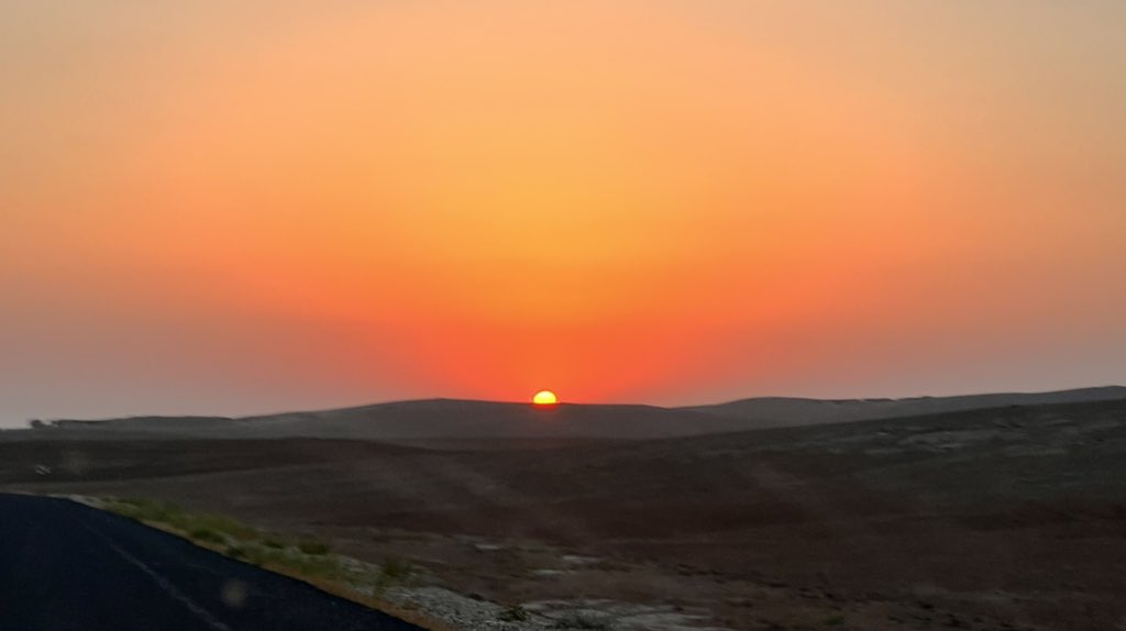 MehmetEkinci63's tweet photo. An itibariyle #Harran #Koyunluca’dan güneşin batışı karesi… 
#Bazda https://t.co/WpQqpTnzRi