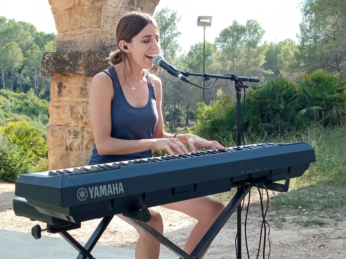 L'<a href="/annadivori/">Anna d'Ivori</a> ja està provant so al peu fe l'aqüeducte. La millor manera de tancar #SantMagi2022. Arrenquem el concert a les 19:30.