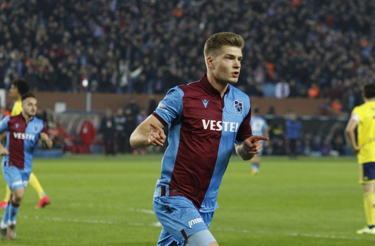 Trabzonspor taraftarı, Sorloth'un instagramdaki son gönderisine Come To Trabzonspor yağmuruna tutuyor..