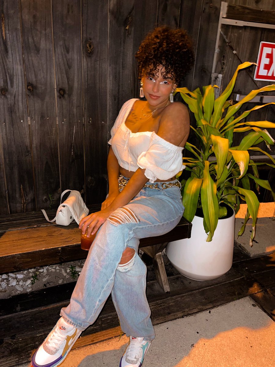 CurlyKnows's tweet photo. Exit left 👈🏼 https://t.co/O7ybCDHPZQ