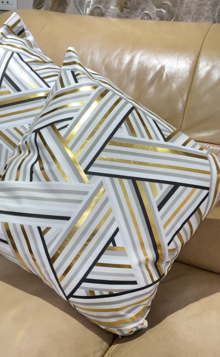 faty_itz's tweet photo. My mommy said y’all should patronize me 🥺😂

Luxury throw pillows 
Price : 6k each 
 2 pieces for 12k https://t.co/RrwhaXGdYp