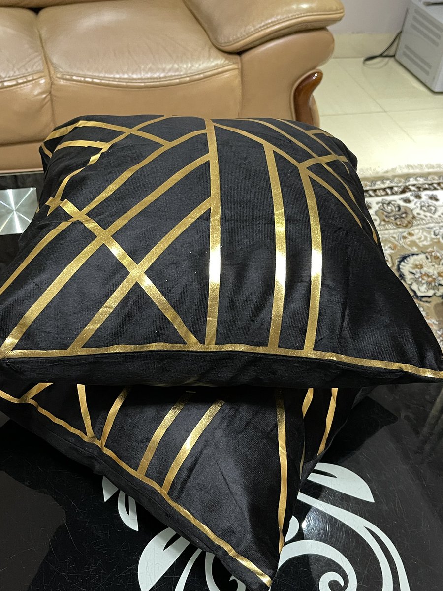 faty_itz's tweet photo. My mommy said y’all should patronize me 🥺😂

Luxury throw pillows 
Price : 6k each 
 2 pieces for 12k https://t.co/RrwhaXGdYp