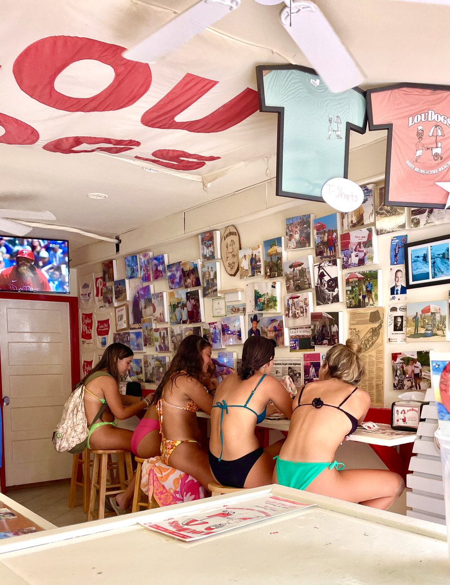 LouDogsSeaIsle's tweet photo. OPEN EVERYDAY 🌭
11a-8p ⏰
@ 38th &amp; Pleasure 🏖
#LouDogsSIC https://t.co/KzRgCL5Dsm