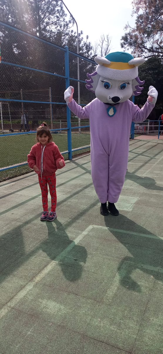 Festejando el día de la niñez en nuestro Club Recreativo Ezeiza. Los únicos privilegiados son los niñxs. @Juventud_SEC
<a href="/Sergio_OrtizOk/">Sergio Ortiz</a> <a href="/sabriparedessec/">Sabrina Paredes</a> <a href="/CarlosPerezSEC/">Carlos Pérez</a> <a href="/ListaAzulSEC/">Lista Azul SEC</a> 

#SoySec #SoyComercio